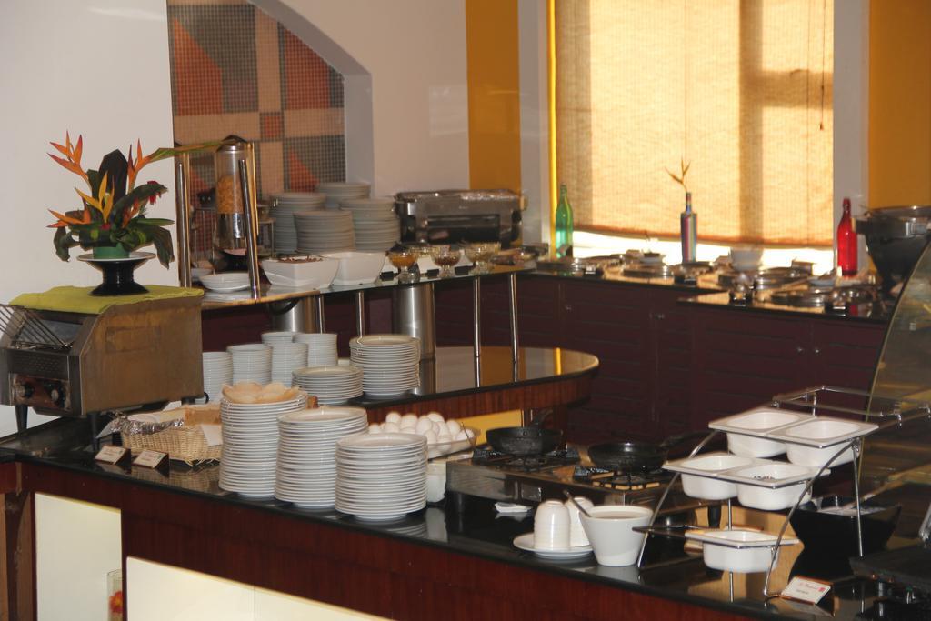 Hotel Atithi Пондичерри Экстерьер фото
