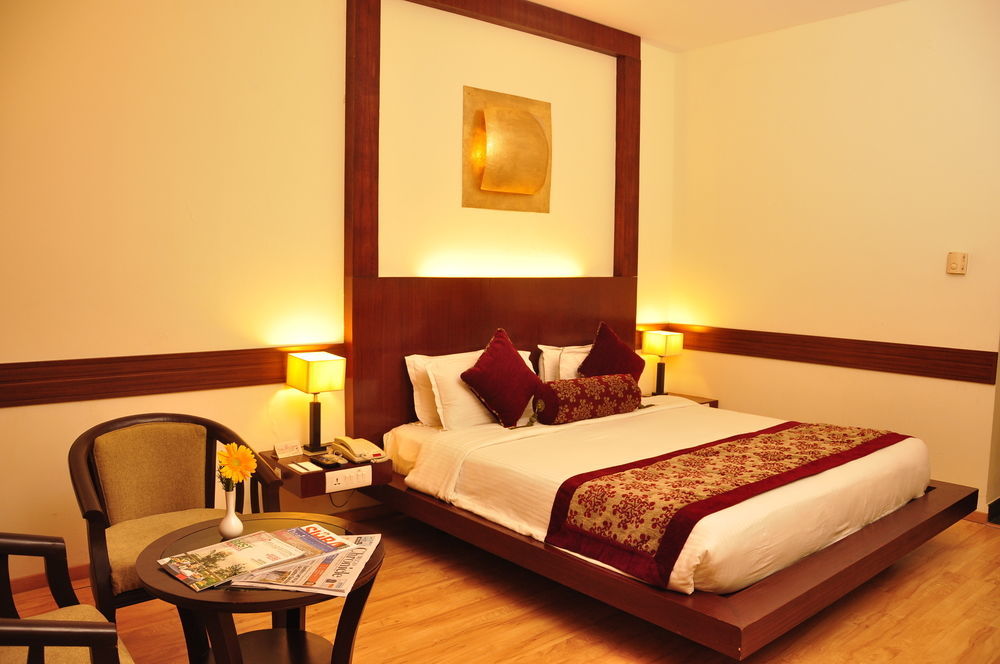 Hotel Atithi Пондичерри Экстерьер фото