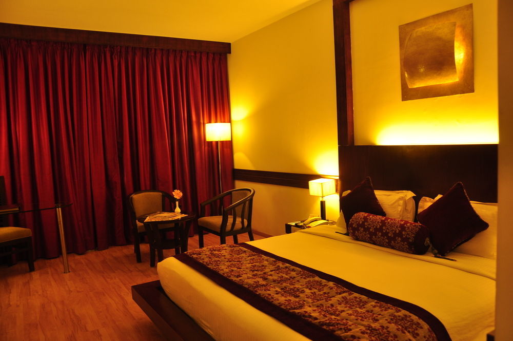 Hotel Atithi Пондичерри Экстерьер фото