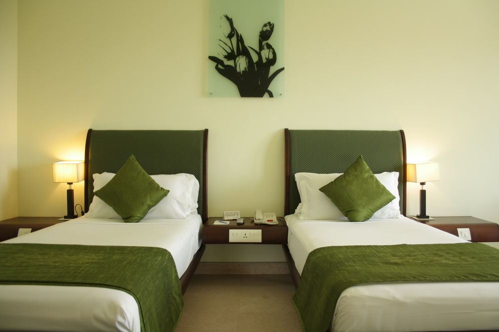 Hotel Atithi Пондичерри Экстерьер фото