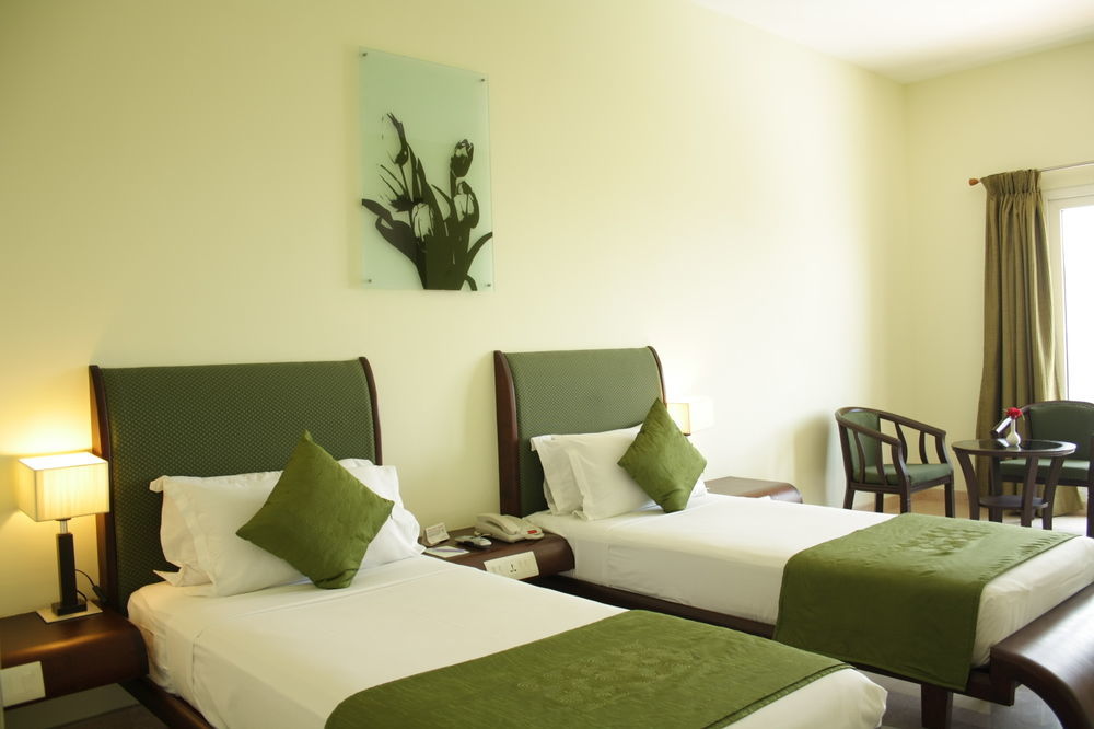 Hotel Atithi Пондичерри Экстерьер фото