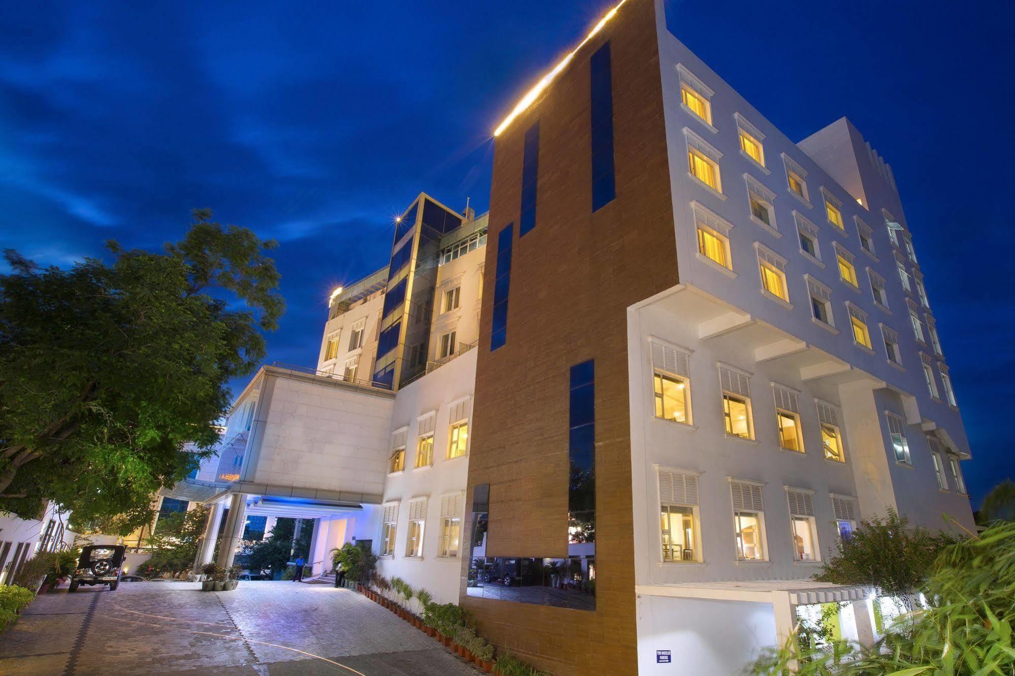 Hotel Atithi Пондичерри Экстерьер фото