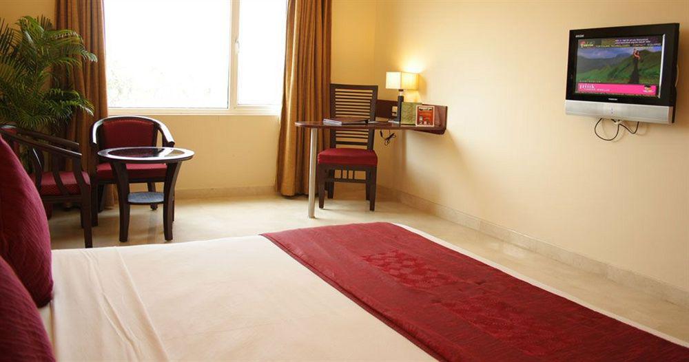 Hotel Atithi Пондичерри Экстерьер фото